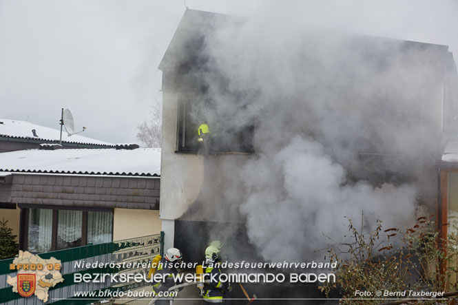 20220124 Wohnhausbrand in Berndorf - 3 Feuerwehren standen im Löscheinsatz   Foto: © Bernd Taxberger BFK Baden