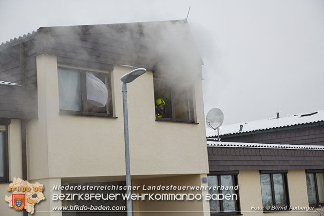 20220124 Wohnhausbrand in Berndorf - 3 Feuerwehren standen im Löscheinsatz   Foto: © Bernd Taxberger BFK Baden