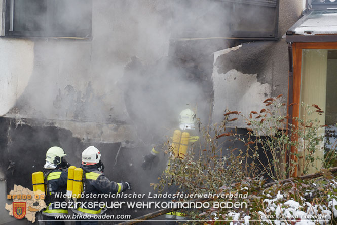 20220124 Wohnhausbrand in Berndorf - 3 Feuerwehren standen im Löscheinsatz   Foto: © Bernd Taxberger BFK Baden