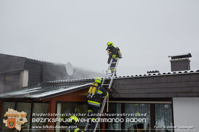 20220124 Wohnhausbrand in Berndorf - 3 Feuerwehren standen im Löscheinsatz   Foto: © Bernd Taxberger BFK Baden