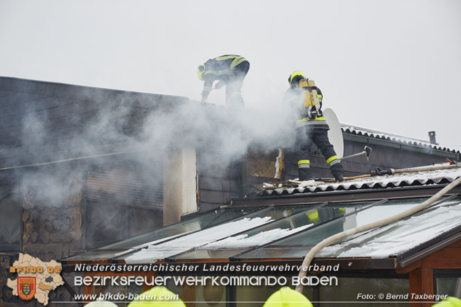 20220124 Wohnhausbrand in Berndorf - 3 Feuerwehren standen im Löscheinsatz   Foto: © Bernd Taxberger BFK Baden