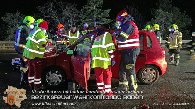 20220131 Schwerer Verkehrsunfall mit 3 Verletzten und Menschenrettung auf der A2 bei Leobersdorf Foto: Stefan Schneider BFKDO BADEN 20220131 Schwerer Verkehrsunfall mit 3 Verletzten und Menschenrettung auf der A2 bei Leobersdorf Foto: Stefan Schneider BFKDO BADEN