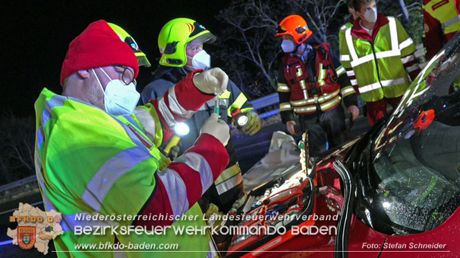 20220131 Schwerer Verkehrsunfall mit 3 Verletzten und Menschenrettung auf der A2 bei Leobersdorf Foto: Stefan Schneider BFKDO BADEN 20220131 Schwerer Verkehrsunfall mit 3 Verletzten und Menschenrettung auf der A2 bei Leobersdorf Foto: Stefan Schneider BFKDO BADEN