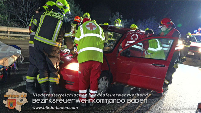 20220131 Schwerer Verkehrsunfall mit 3 Verletzten und Menschenrettung auf der A2 bei Leobersdorf Foto: Stefan Schneider BFKDO BADEN 20220131 Schwerer Verkehrsunfall mit 3 Verletzten und Menschenrettung auf der A2 bei Leobersdorf Foto: Stefan Schneider BFKDO BADEN