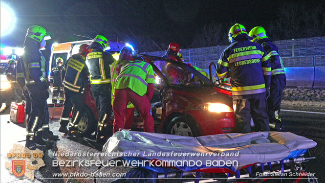 20220131 Schwerer Verkehrsunfall mit 3 Verletzten und Menschenrettung auf der A2 bei Leobersdorf Foto: Stefan Schneider BFKDO BADEN 20220131 Schwerer Verkehrsunfall mit 3 Verletzten und Menschenrettung auf der A2 bei Leobersdorf Foto: Stefan Schneider BFKDO BADEN