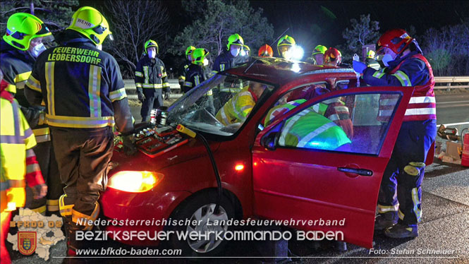 20220131 Schwerer Verkehrsunfall mit 3 Verletzten und Menschenrettung auf der A2 bei Leobersdorf Foto: Stefan Schneider BFKDO BADEN 20220131 Schwerer Verkehrsunfall mit 3 Verletzten und Menschenrettung auf der A2 bei Leobersdorf Foto: Stefan Schneider BFKDO BADEN