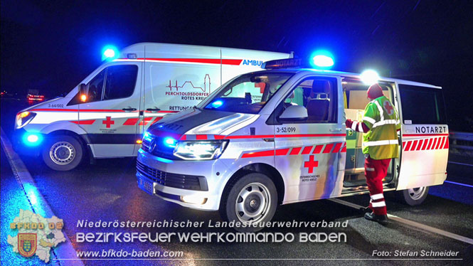 20220131 Schwerer Verkehrsunfall mit 3 Verletzten und Menschenrettung auf der A2 bei Leobersdorf Foto: Stefan Schneider BFKDO BADEN 20220131 Schwerer Verkehrsunfall mit 3 Verletzten und Menschenrettung auf der A2 bei Leobersdorf Foto: Stefan Schneider BFKDO BADEN