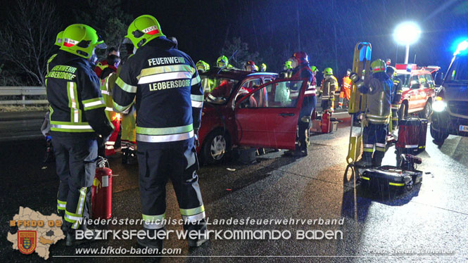 20220131 Schwerer Verkehrsunfall mit 3 Verletzten und Menschenrettung auf der A2 bei Leobersdorf Foto: Stefan Schneider BFKDO BADEN 20220131 Schwerer Verkehrsunfall mit 3 Verletzten und Menschenrettung auf der A2 bei Leobersdorf Foto: Stefan Schneider BFKDO BADEN