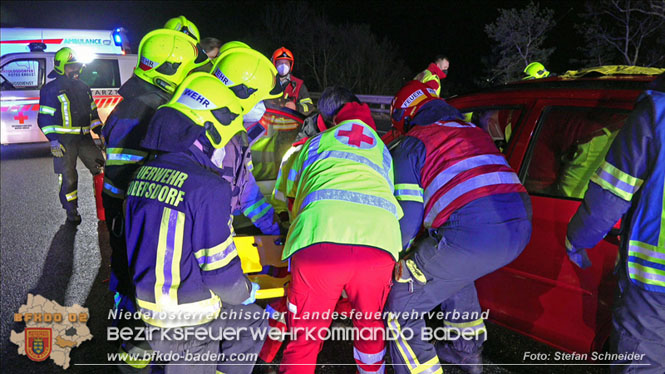 20220131 Schwerer Verkehrsunfall mit 3 Verletzten und Menschenrettung auf der A2 bei Leobersdorf Foto: Stefan Schneider BFKDO BADEN 20220131 Schwerer Verkehrsunfall mit 3 Verletzten und Menschenrettung auf der A2 bei Leobersdorf Foto: Stefan Schneider BFKDO BADEN
