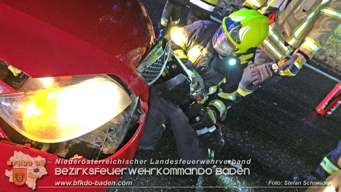 20220131 Schwerer Verkehrsunfall mit 3 Verletzten und Menschenrettung auf der A2 bei Leobersdorf Foto: Stefan Schneider BFKDO BADEN 20220131 Schwerer Verkehrsunfall mit 3 Verletzten und Menschenrettung auf der A2 bei Leobersdorf Foto: Stefan Schneider BFKDO BADEN