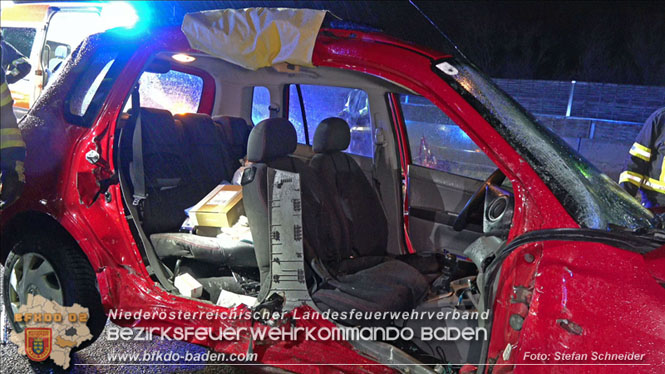 20220131 Schwerer Verkehrsunfall mit 3 Verletzten und Menschenrettung auf der A2 bei Leobersdorf Foto: Stefan Schneider BFKDO BADEN 20220131 Schwerer Verkehrsunfall mit 3 Verletzten und Menschenrettung auf der A2 bei Leobersdorf Foto: Stefan Schneider BFKDO BADEN