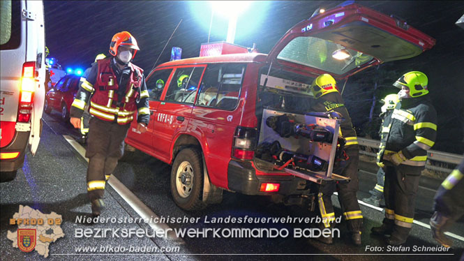 20220131 Schwerer Verkehrsunfall mit 3 Verletzten und Menschenrettung auf der A2 bei Leobersdorf Foto: Stefan Schneider BFKDO BADEN 20220131 Schwerer Verkehrsunfall mit 3 Verletzten und Menschenrettung auf der A2 bei Leobersdorf Foto: Stefan Schneider BFKDO BADEN