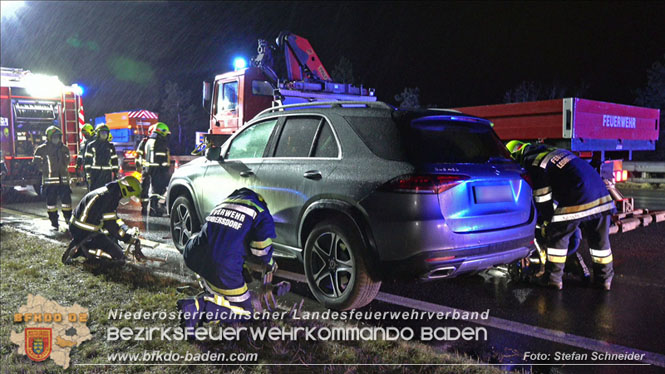 20220131 Schwerer Verkehrsunfall mit 3 Verletzten und Menschenrettung auf der A2 bei Leobersdorf Foto: Stefan Schneider BFKDO BADEN 20220131 Schwerer Verkehrsunfall mit 3 Verletzten und Menschenrettung auf der A2 bei Leobersdorf Foto: Stefan Schneider BFKDO BADEN