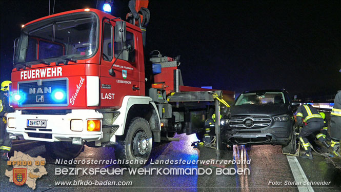 20220131 Schwerer Verkehrsunfall mit 3 Verletzten und Menschenrettung auf der A2 bei Leobersdorf Foto: Stefan Schneider BFKDO BADEN 20220131 Schwerer Verkehrsunfall mit 3 Verletzten und Menschenrettung auf der A2 bei Leobersdorf Foto: Stefan Schneider BFKDO BADEN