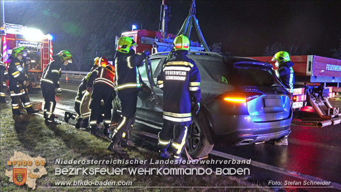 20220131 Schwerer Verkehrsunfall mit 3 Verletzten und Menschenrettung auf der A2 bei Leobersdorf Foto: Stefan Schneider BFKDO BADEN 20220131 Schwerer Verkehrsunfall mit 3 Verletzten und Menschenrettung auf der A2 bei Leobersdorf Foto: Stefan Schneider BFKDO BADEN