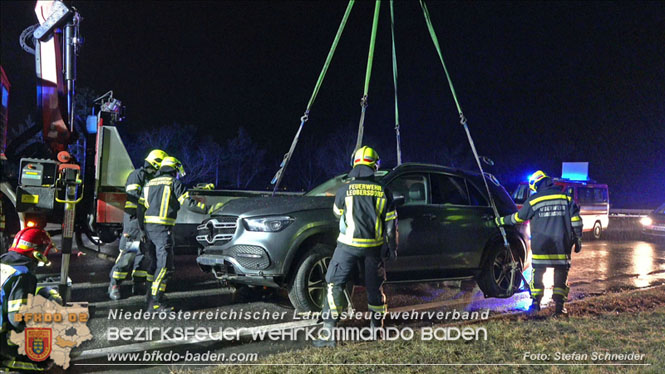 20220131 Schwerer Verkehrsunfall mit 3 Verletzten und Menschenrettung auf der A2 bei Leobersdorf Foto: Stefan Schneider BFKDO BADEN 20220131 Schwerer Verkehrsunfall mit 3 Verletzten und Menschenrettung auf der A2 bei Leobersdorf Foto: Stefan Schneider BFKDO BADEN