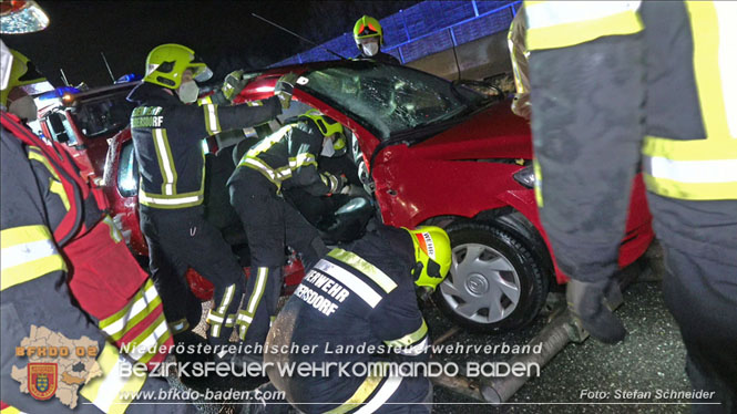 20220131 Schwerer Verkehrsunfall mit 3 Verletzten und Menschenrettung auf der A2 bei Leobersdorf Foto: Stefan Schneider BFKDO BADEN 20220131 Schwerer Verkehrsunfall mit 3 Verletzten und Menschenrettung auf der A2 bei Leobersdorf Foto: Stefan Schneider BFKDO BADEN
