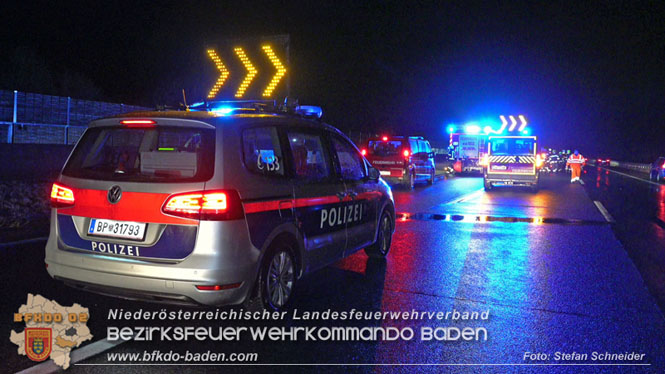 20220131 Schwerer Verkehrsunfall mit 3 Verletzten und Menschenrettung auf der A2 bei Leobersdorf Foto: Stefan Schneider BFKDO BADEN 20220131 Schwerer Verkehrsunfall mit 3 Verletzten und Menschenrettung auf der A2 bei Leobersdorf Foto: Stefan Schneider BFKDO BADEN