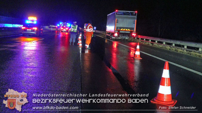 20220131 Schwerer Verkehrsunfall mit 3 Verletzten und Menschenrettung auf der A2 bei Leobersdorf Foto: Stefan Schneider BFKDO BADEN 20220131 Schwerer Verkehrsunfall mit 3 Verletzten und Menschenrettung auf der A2 bei Leobersdorf Foto: Stefan Schneider BFKDO BADEN