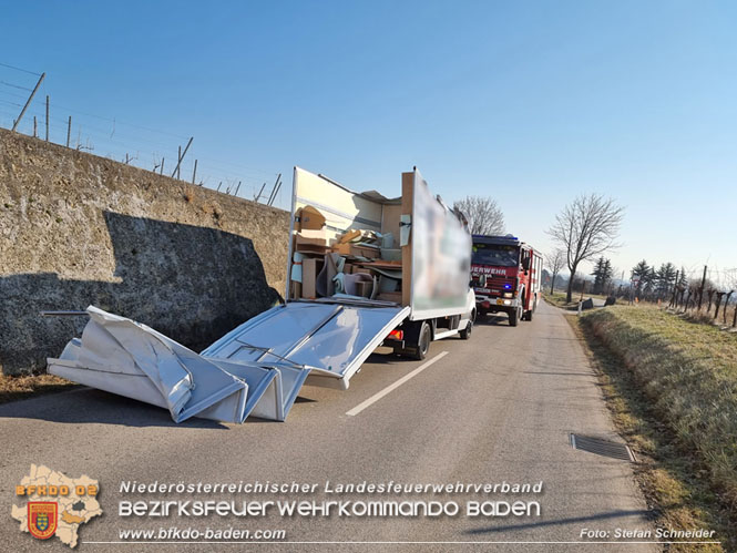 20220214 Kleintransporter prallt trotz Höhenbegrenzungseinrichtung gegen Unterführung  Foto: Stefan Schneider BFKDO BADEN