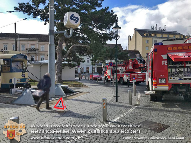20220226 Badner-Bahn Triebwagengarnitur brennt im Haltestellenbereich Baden Josefsplatz Foto: FF Baden-Stadt/Roman Van de Castell 20220226 Badner-Bahn Triebwagengarnitur brennt im Haltestellenbereich Baden Josefsplatz Foto: FF Baden-Stadt/Roman Van de Castell