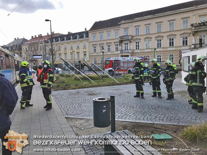 20220226 Badner-Bahn Triebwagengarnitur brennt im Haltestellenbereich Baden Josefsplatz Foto: FF Baden-Stadt/Roman Van de Castell 20220226 Badner-Bahn Triebwagengarnitur brennt im Haltestellenbereich Baden Josefsplatz Foto: FF Baden-Stadt/Roman Van de Castell