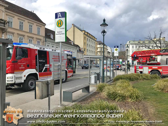 20220226 Badner-Bahn Triebwagengarnitur brennt im Haltestellenbereich Baden Josefsplatz Foto: FF Baden-Stadt/Roman Van de Castell 20220226 Badner-Bahn Triebwagengarnitur brennt im Haltestellenbereich Baden Josefsplatz Foto: FF Baden-Stadt/Roman Van de Castell