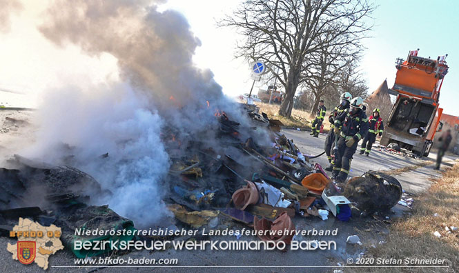 20220301 Sperrmuell geriet in Muellsammelwagen in Brand Foto: Rainer Hohl/Stadtgemeinde Baden 20220301 Sperrmuell geriet in Muellsammelwagen in Brand Foto: Rainer Hohl/Stadtgemeinde Baden