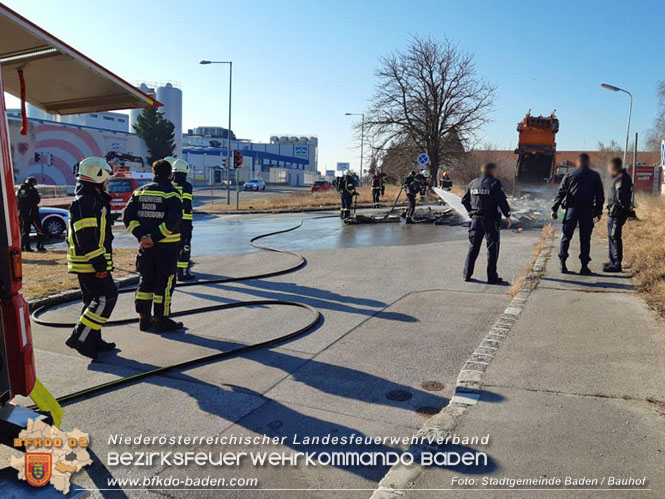 20220301 Sperrmuell geriet in Muellsammelwagen in Brand Foto: Rainer Hohl/Stadtgemeinde Baden 20220301 Sperrmuell geriet in Muellsammelwagen in Brand Foto: Rainer Hohl/Stadtgemeinde Baden