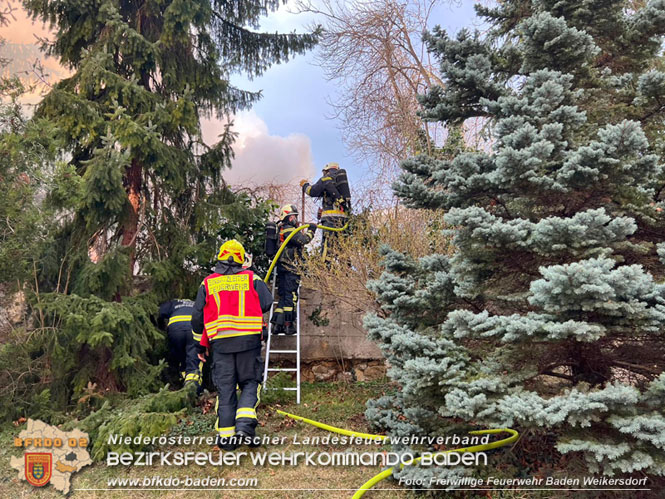 20220304 Brand auf einem Grundstück in Baden Ortsteil Weikersdorf Foto: Freiwillige Feuerwehr Baden Weikersdorf 20220304 Brand auf einem Grundstück in Baden Ortsteil Weikersdorf Foto: Freiwillige Feuerwehr Baden Weikersdorf