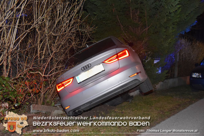 20220306 Pkw landete im Gartenzaun Foto: Thomas Lenger Monatsrevue.at 20220306 Pkw landete im Gartenzaun Foto: Thomas Lenger Monatsrevue.at