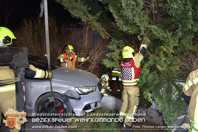 20220306 Pkw landete im Gartenzaun Foto: Thomas Lenger Monatsrevue.at 20220306 Pkw landete im Gartenzaun Foto: Thomas Lenger Monatsrevue.at