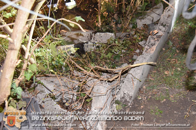 20220306 Pkw landete im Gartenzaun Foto: Thomas Lenger Monatsrevue.at 20220306 Pkw landete im Gartenzaun Foto: Thomas Lenger Monatsrevue.at