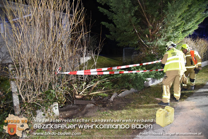 20220306 Pkw landete im Gartenzaun  Foto: Thomas Lenger Monatsrevue.at