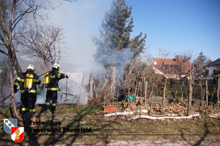 20220313 Flurbrand im Ortsgebiet von Enzesfeld   Foto: Freiwillige Feuerwehr Enzesfeld
