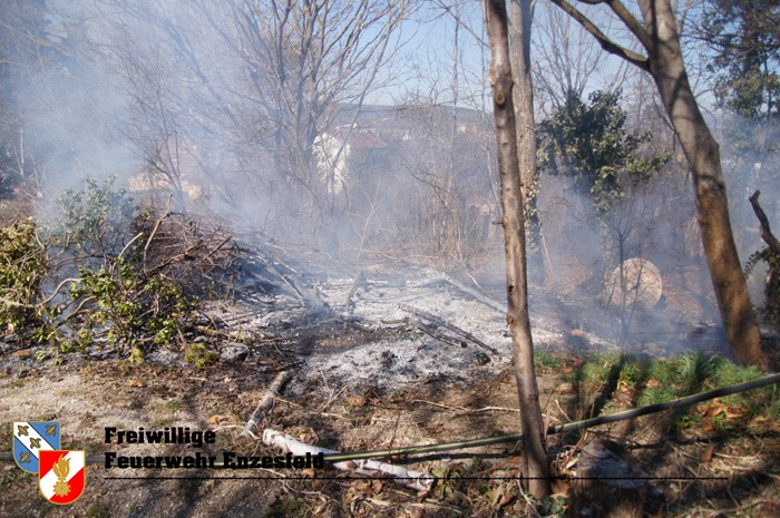 20220313 Flurbrand im Ortsgebiet von Enzesfeld   Foto: Freiwillige Feuerwehr Enzesfeld