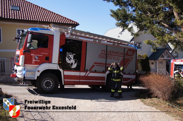 20220313 Flurbrand im Ortsgebiet von Enzesfeld   Foto: Freiwillige Feuerwehr Enzesfeld