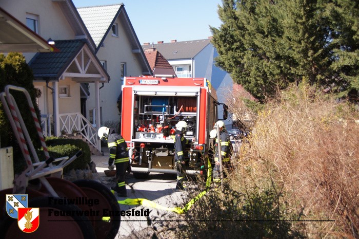 20220313 Flurbrand im Ortsgebiet von Enzesfeld   Foto: Freiwillige Feuerwehr Enzesfeld