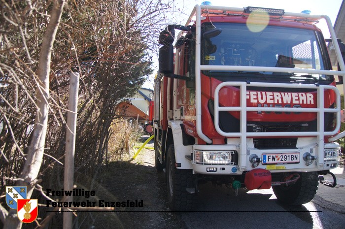20220313 Flurbrand im Ortsgebiet von Enzesfeld   Foto: Freiwillige Feuerwehr Enzesfeld