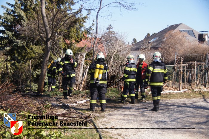 20220313 Flurbrand im Ortsgebiet von Enzesfeld   Foto: Freiwillige Feuerwehr Enzesfeld