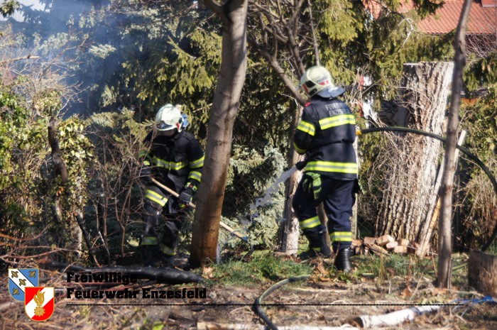 20220313 Flurbrand im Ortsgebiet von Enzesfeld   Foto: Freiwillige Feuerwehr Enzesfeld