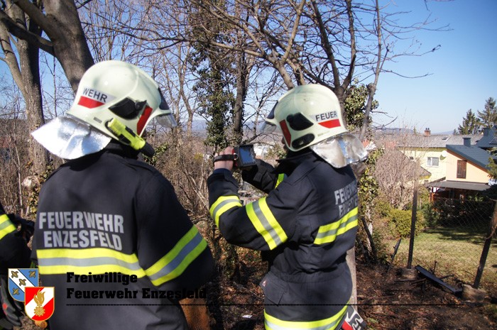 20220313 Flurbrand im Ortsgebiet von Enzesfeld   Foto: Freiwillige Feuerwehr Enzesfeld