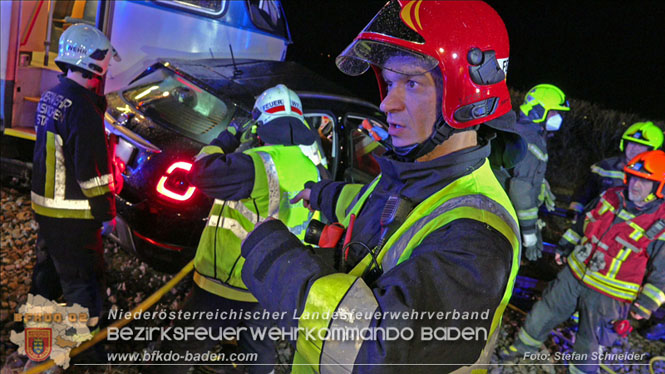 20220316 Verkehrsunfall auf der B17 in Möllersdorf Traiskirchen Foto: Stefan Schneider BFKDO BADEN 20220316 Verkehrsunfall auf der B17 in Möllersdorf Traiskirchen Foto: Stefan Schneider BFKDO BADEN
