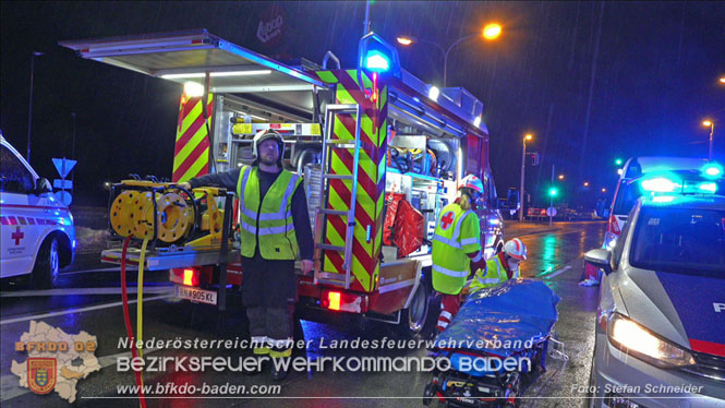 20220316 Verkehrsunfall auf der B17 in Möllersdorf Traiskirchen Foto: Stefan Schneider BFKDO BADEN 20220316 Verkehrsunfall auf der B17 in Möllersdorf Traiskirchen Foto: Stefan Schneider BFKDO BADEN