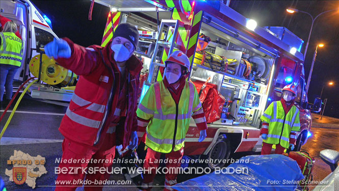 20220316 Verkehrsunfall auf der B17 in Möllersdorf Traiskirchen Foto: Stefan Schneider BFKDO BADEN 20220316 Verkehrsunfall auf der B17 in Möllersdorf Traiskirchen Foto: Stefan Schneider BFKDO BADEN