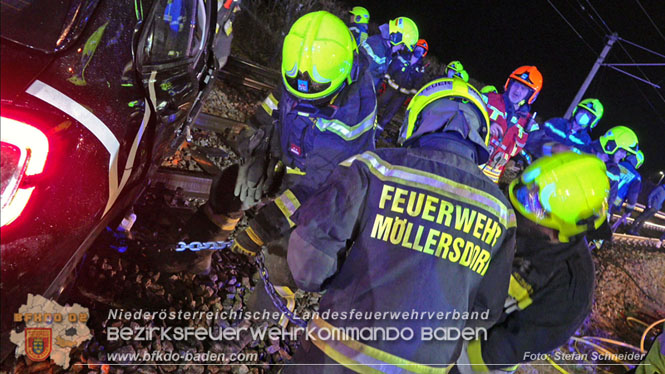 20220316 Verkehrsunfall auf der B17 in Möllersdorf Traiskirchen Foto: Stefan Schneider BFKDO BADEN 20220316 Verkehrsunfall auf der B17 in Möllersdorf Traiskirchen Foto: Stefan Schneider BFKDO BADEN