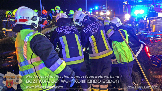 20220316 Verkehrsunfall auf der B17 in Möllersdorf Traiskirchen Foto: Stefan Schneider BFKDO BADEN 20220316 Verkehrsunfall auf der B17 in Möllersdorf Traiskirchen Foto: Stefan Schneider BFKDO BADEN