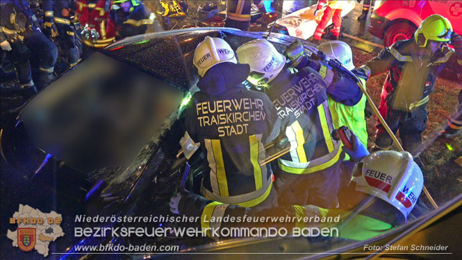 20220316 Verkehrsunfall auf der B17 in Möllersdorf Traiskirchen Foto: Stefan Schneider BFKDO BADEN 20220316 Verkehrsunfall auf der B17 in Möllersdorf Traiskirchen Foto: Stefan Schneider BFKDO BADEN