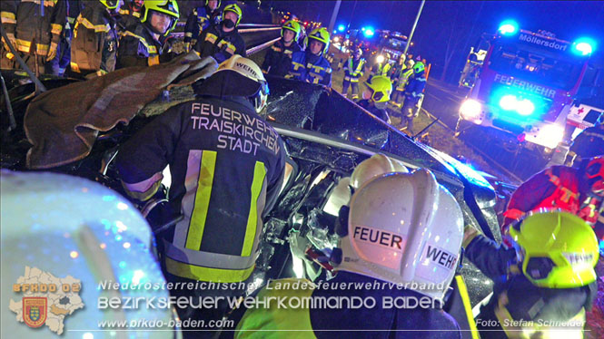 20220316 Verkehrsunfall auf der B17 in Möllersdorf Traiskirchen Foto: Stefan Schneider BFKDO BADEN 20220316 Verkehrsunfall auf der B17 in Möllersdorf Traiskirchen Foto: Stefan Schneider BFKDO BADEN