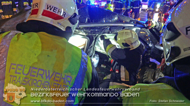 20220316 Verkehrsunfall auf der B17 in Möllersdorf Traiskirchen Foto: Stefan Schneider BFKDO BADEN 20220316 Verkehrsunfall auf der B17 in Möllersdorf Traiskirchen Foto: Stefan Schneider BFKDO BADEN